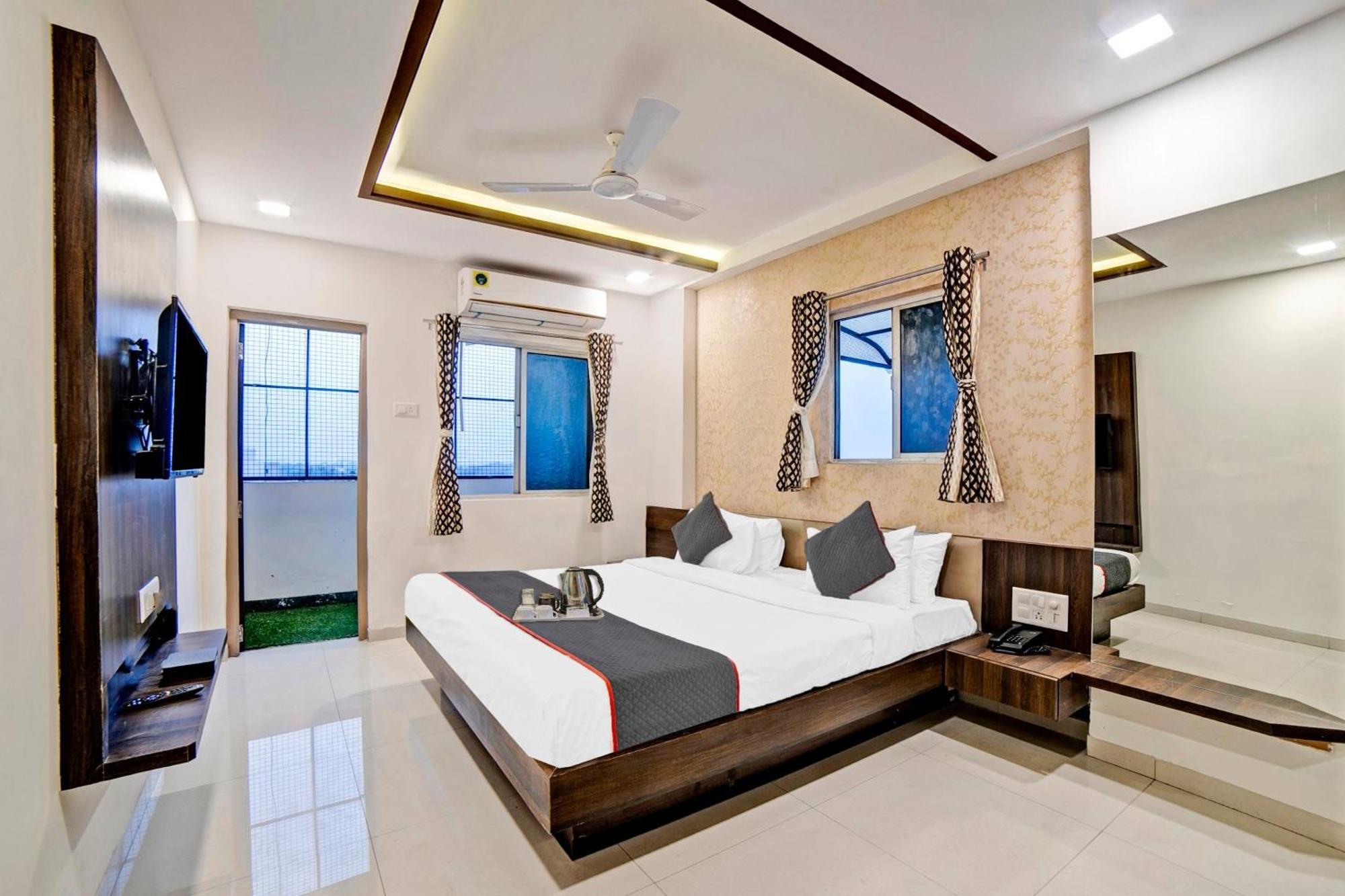 Super Townhouse Tulip Hotel วาโดดารา ภายนอก รูปภาพ